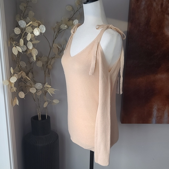 Nwt black swan cold shoulder sweater - Picture 4 of 7
